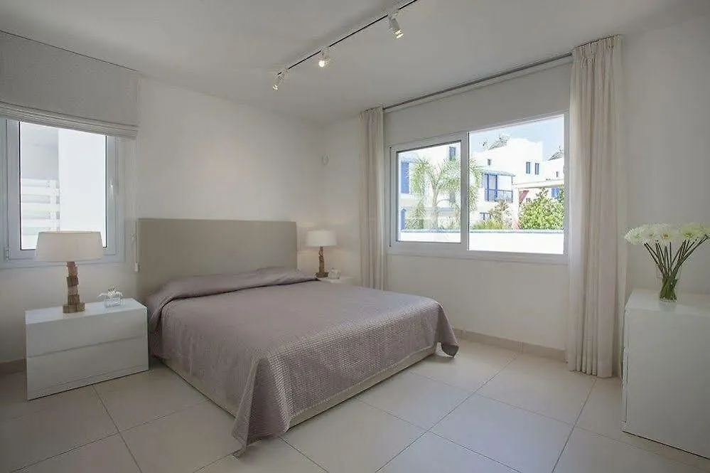 דירה פרוטאראס Alia Sirina Seafront Suite