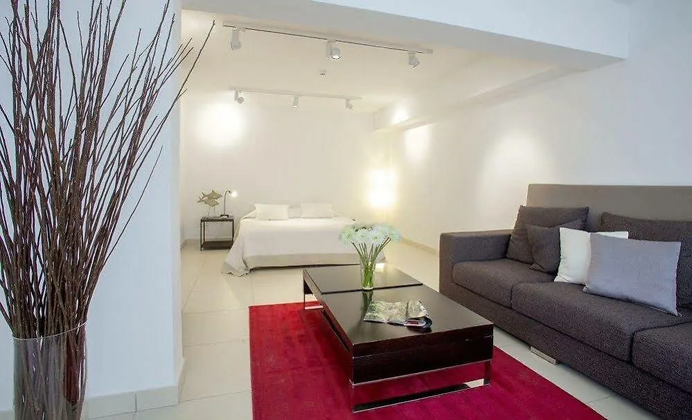 Alia Sirina Seafront Suite Πρωταράς