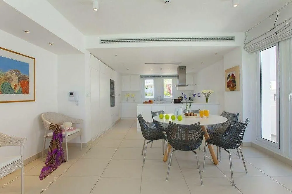 Alia Sirina Seafront Suite Πρωταράς Κύπρος