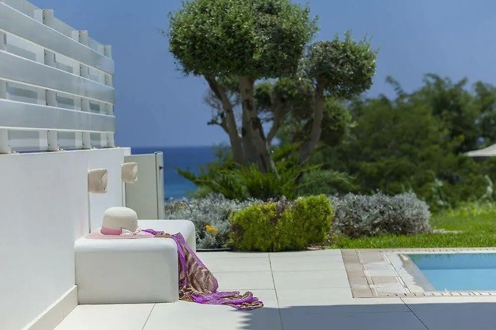 Alia Sirina Seafront Suite Πρωταράς