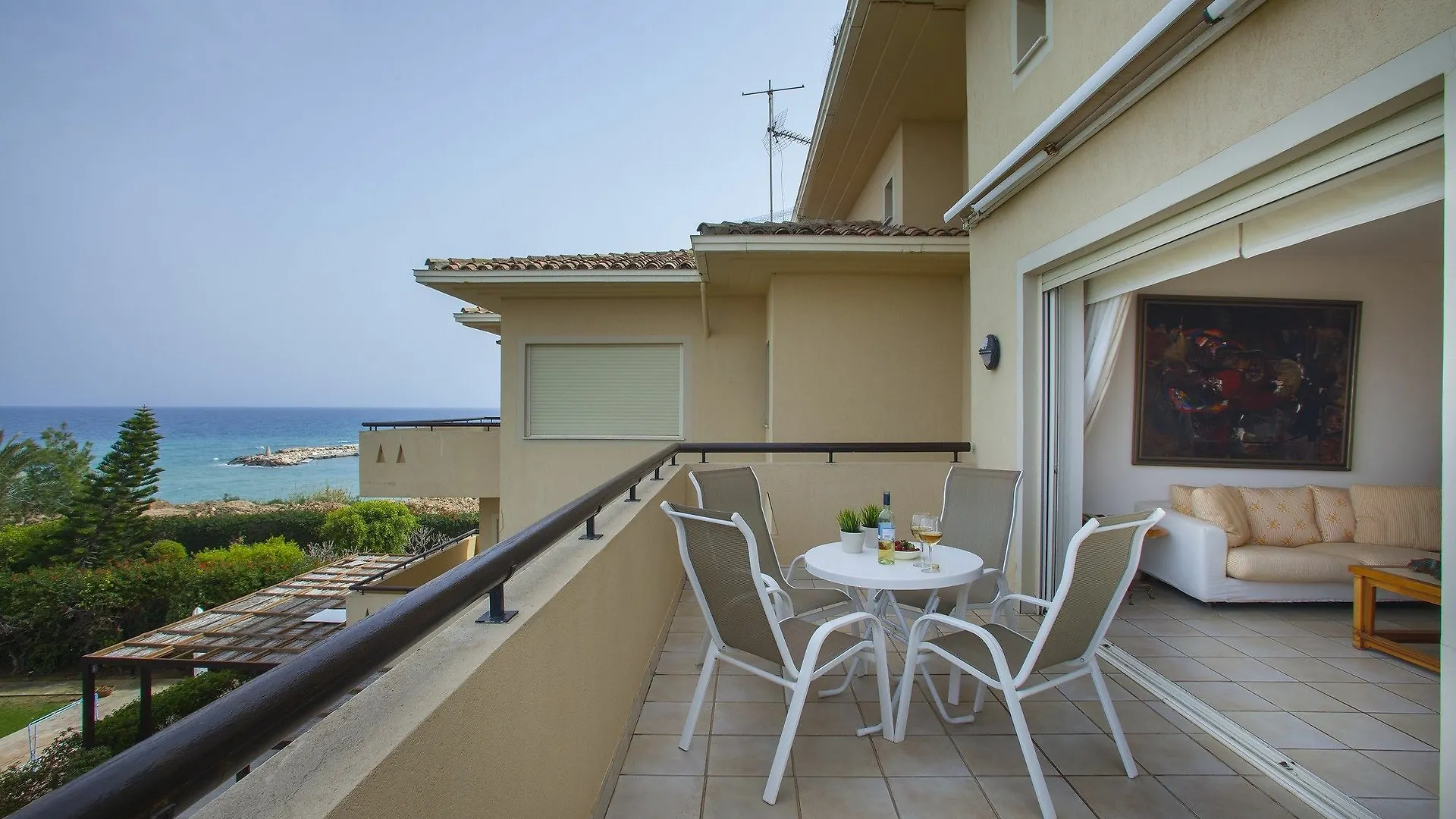 Alia Sirina Seafront Suite Πρωταράς Κύπρος