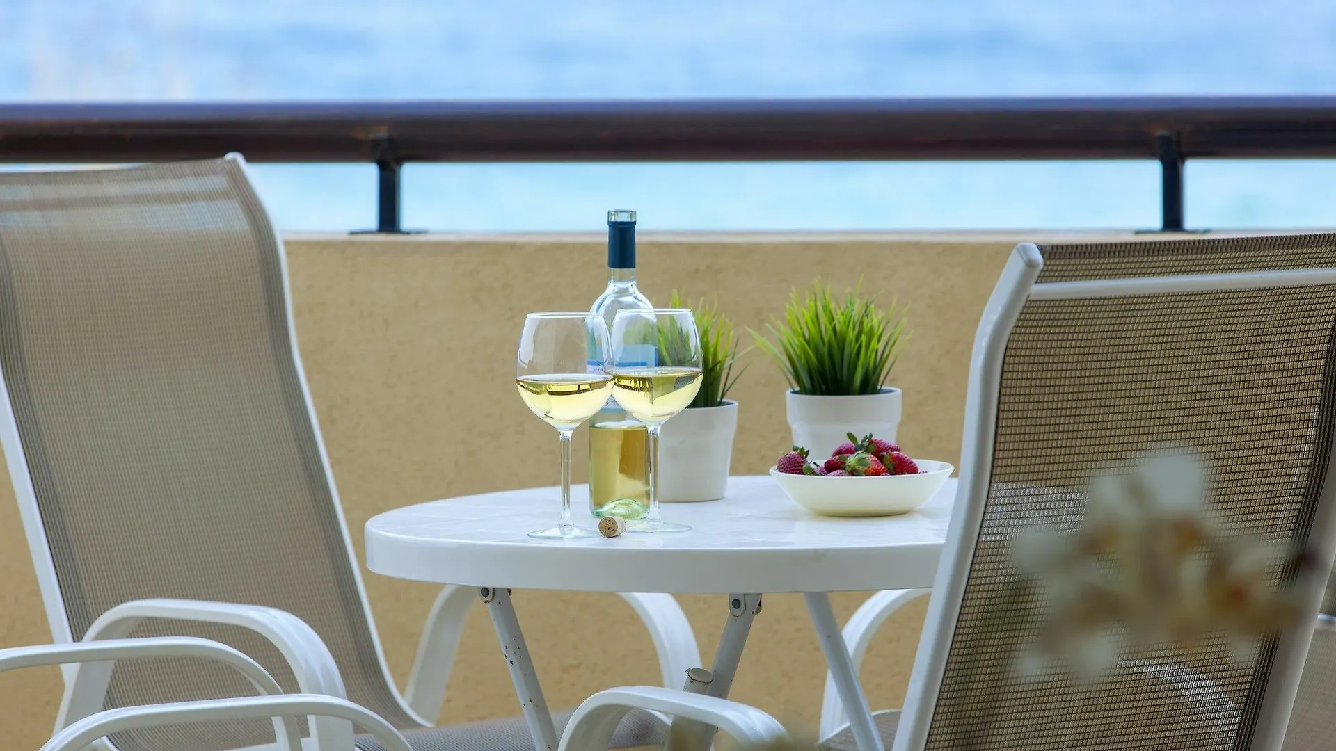 Alia Sirina Seafront Suite Πρωταράς 0*,  Κύπρος