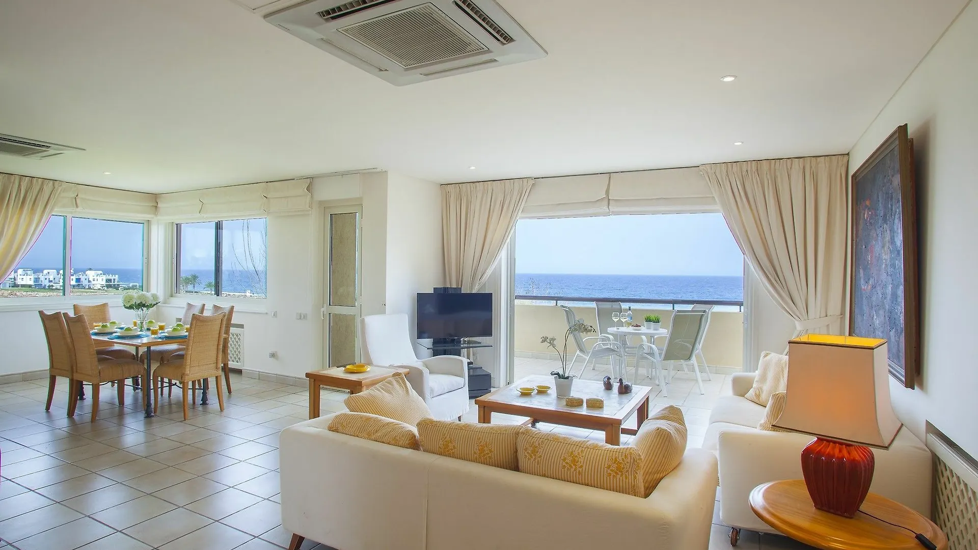 Alia Sirina Seafront Suite Πρωταράς 0*,