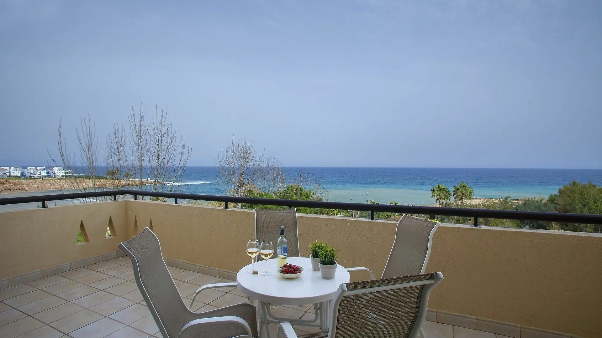 Alia Sirina Seafront Suite Πρωταράς Διαμέρισμα