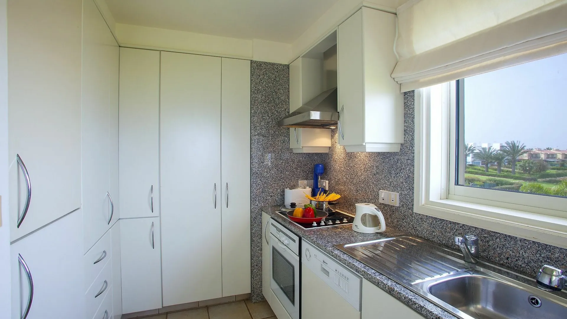 Alia Sirina Seafront Suite Πρωταράς